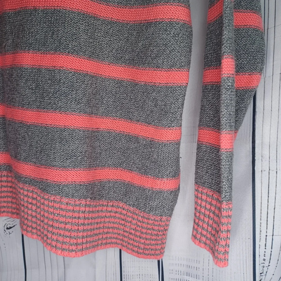 American Eagle Outfitters lightweight pink and gray striped sweater - Picture 2 of 10